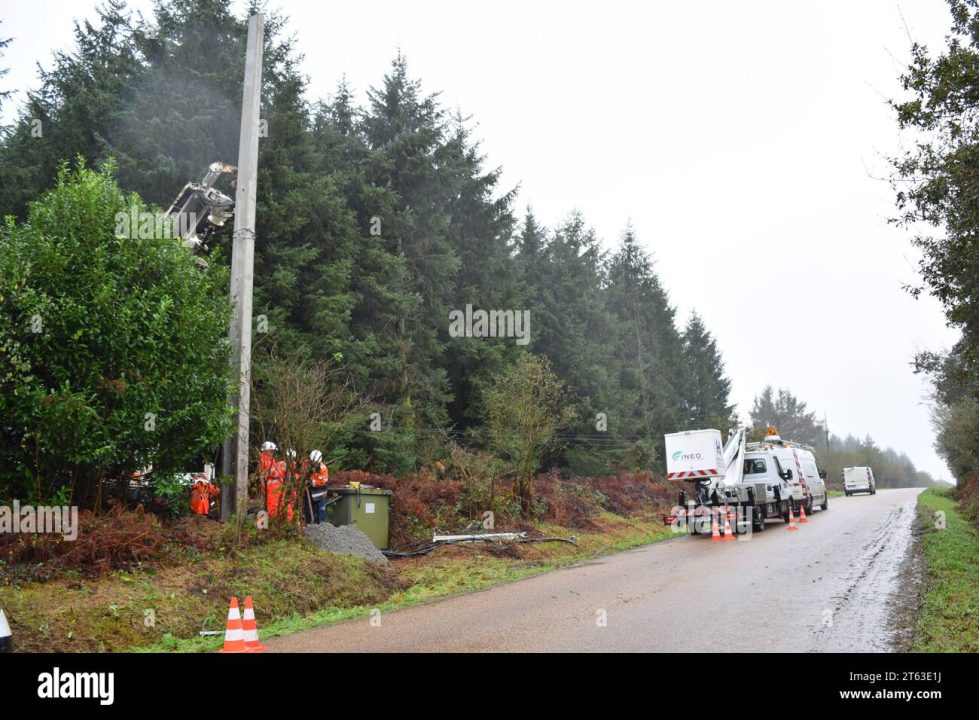 découvrez les conséquences dévastatrices de la tempête électrique qui a frappé la france. des destructions majeures ont été signalées à travers le pays, mettant en lumière l'impact des conditions météorologiques extrêmes sur les infrastructures et les communautés locales.