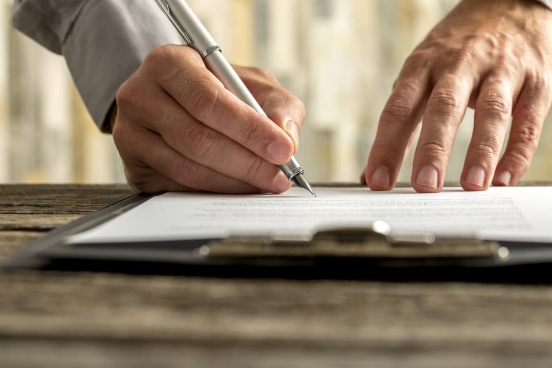 obtenez de l'aide pour votre assurance en cas d'affaissement : conseils, démarches et solutions pour mieux protéger votre habitation face aux dommages causés par les affaissements de terrain.