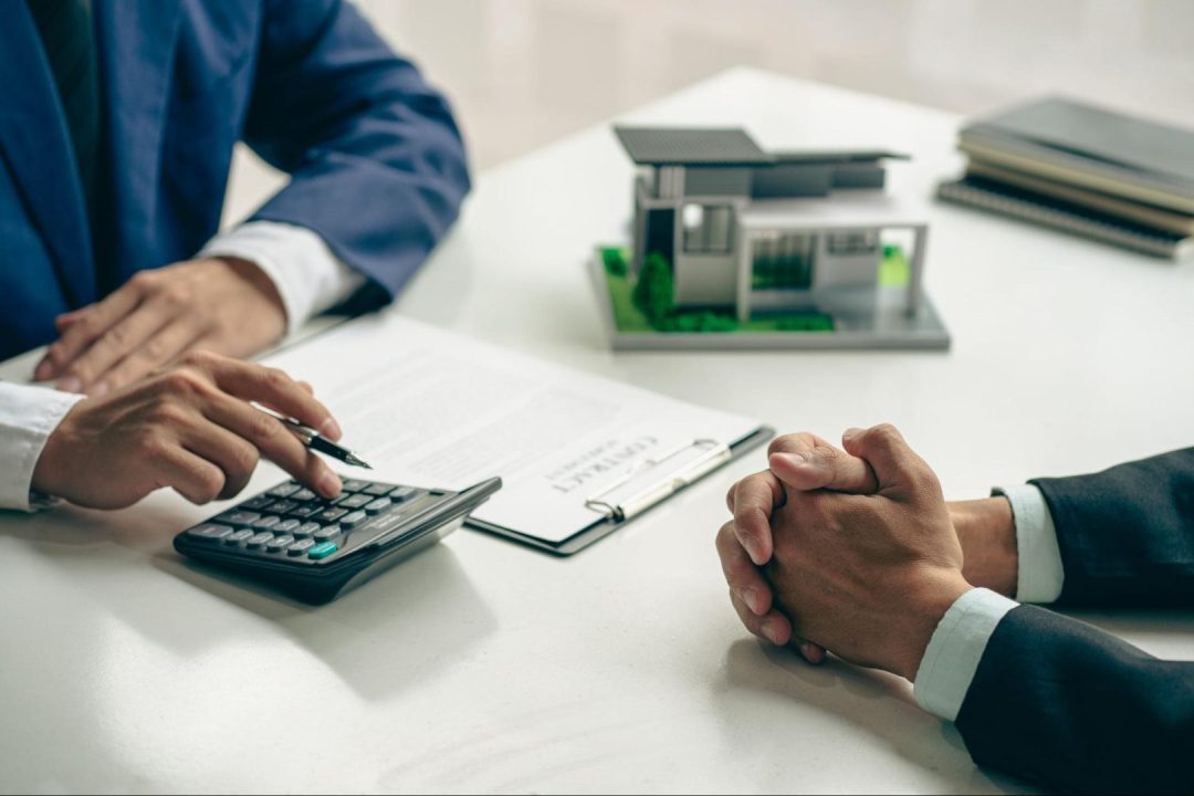 découvrez tout ce qu'il faut savoir sur le prêt hypothécaire et l'assurance habitation : fonctionnement, avantages et conseils pour protéger votre investissement immobilier.