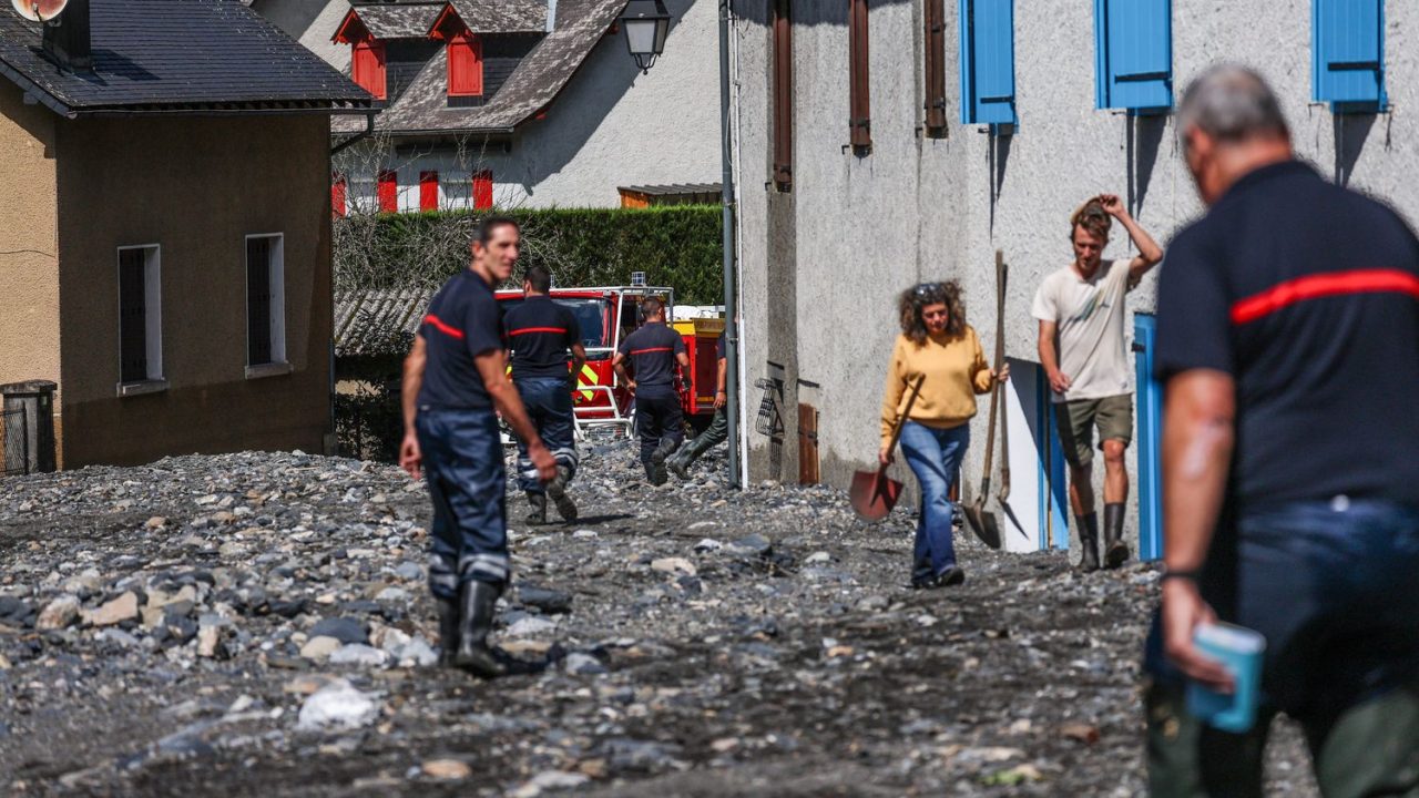découvrez comment le changement climatique impacte la hausse des tarifs d'assurance habitation et protégez efficacement votre logement face aux risques accrus.