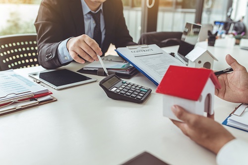 protégez votre logement avec une assurance habitation couvrant les risques de squat et d'impayés, pour une tranquillité d'esprit garantie.