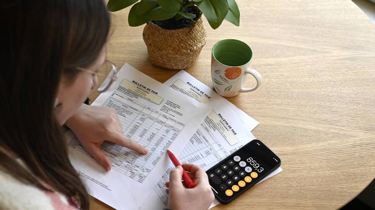 découvrez comment les hausses des dépenses contraintes impactent le pouvoir d’achat des ménages et quelles solutions envisager pour mieux gérer votre budget.