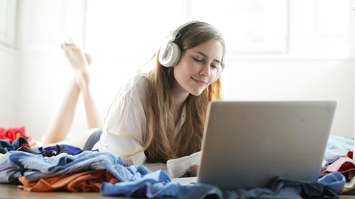 découvrez les risques liés à l'utilisation des prises jaunes et pourquoi il est dangereux de dormir avec des appareils branchés sur ces prises.