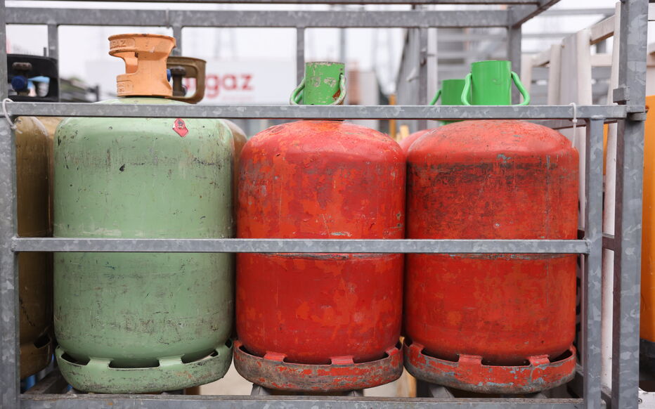 explosion de bouteille de gaz lors d'une intervention : plusieurs blessés signalés, mesures de sécurité en cours.