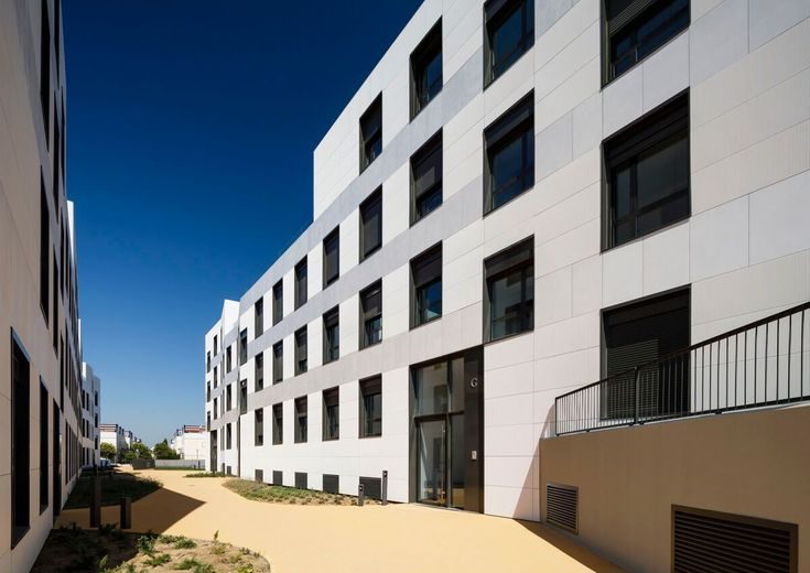 découvrez nos conseils et solutions pour trouver un logement étudiant adapté à vos besoins et à votre budget, près des campus et des commodités.
