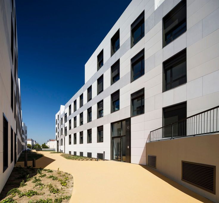 découvrez nos conseils et solutions pour trouver un logement étudiant adapté à vos besoins et à votre budget, près des campus et des commodités.